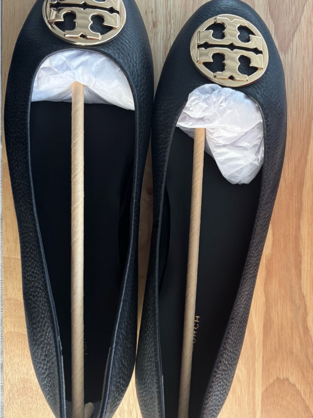 *.New* Tory Burch Black Chelsea Ballet Flat Leather Flats w/ Gold Emblem size 9 - Picture 2 of 9